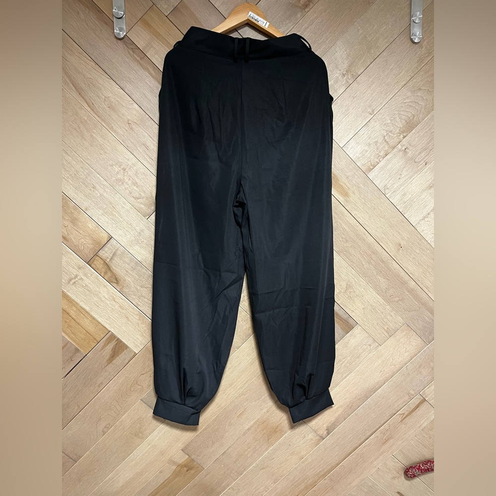 STYLEWE pant. Brand new with tags. Size M. Black with zipper and cuffed legs.
